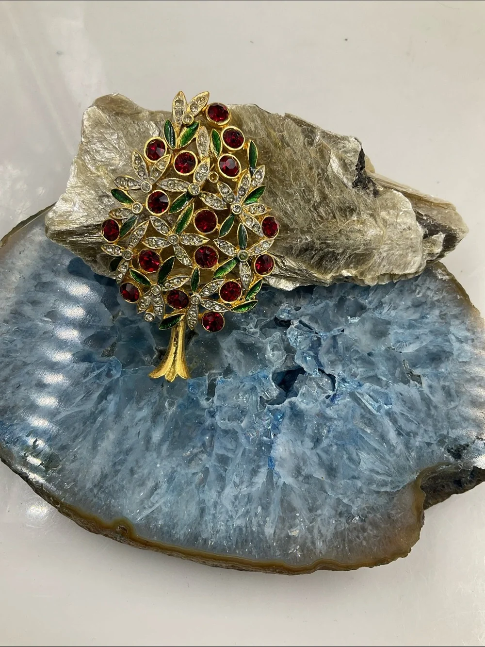 Vintage Sphinx Of England (Signed A1266)Book Piece Rhinestone Christmas Brooch